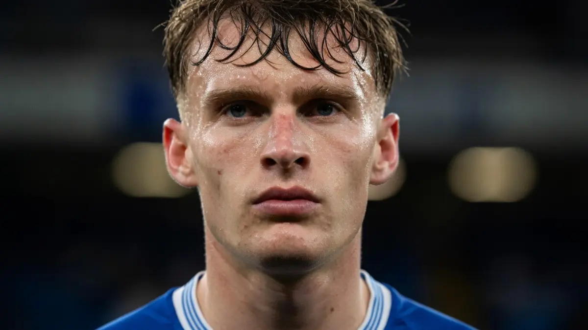 23-летний центральный защитник «Эвертона» Джерред Брэнтуэйт. — Джерред Брэнтуэйт готов выбрать «Манчестер Юнайтед» в борьбе с «Челси»