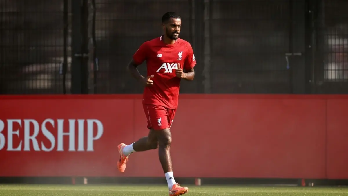Александр Исак — Александр Исак вернулся к тренировкам «Ливерпуля» перед важнейшим матчем против ПСЖ