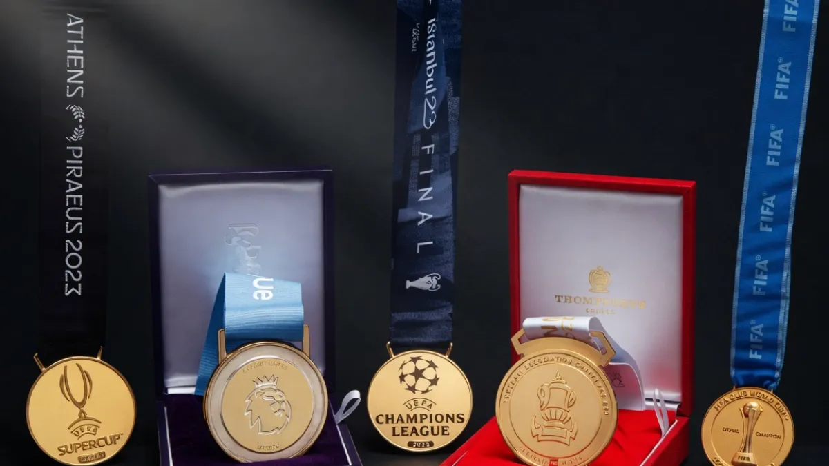 Медали Манчестер Сити за победу — Полный комплект медалей за «требл» «Манчестер Сити» выставлен на аукцион