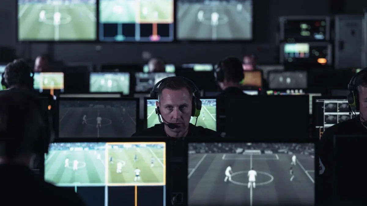 Количество судейских и VAR-ошибок в АПЛ выросло в сезоне 2025/26